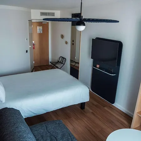 Hotel ibis Bayeux Port En Bessin Exterior foto